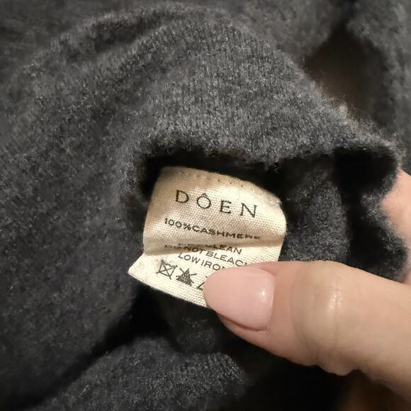 Doen Atta Cashmere Turtleneck Sweater - Picture 4 of 5